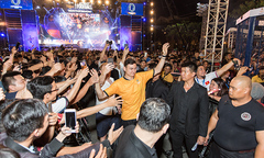 Đặng Văn Lâm tươi rói ngày làm đồng đội Figo, Drogba, Park Ji Sung, Roberto Carlos