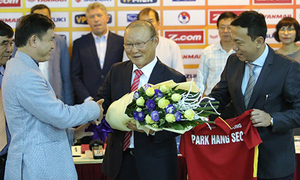 HLV Park Hang Seo hoãn đàm phán với VFF