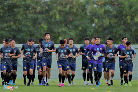 HLV Nishino cấm cầu thủ Thái Lan nhắc đến Việt Nam khi phỏng vấn