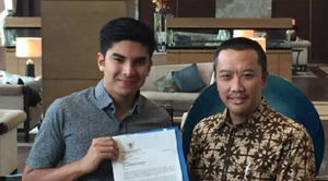 CĐV gây rối, Bộ trưởng Thanh niên và Thể thao Indonesia tới tận nơi gửi thư xin lỗi Malaysia