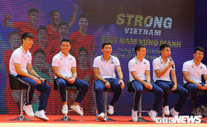 Lãnh đạo Hà Nội FC hé lộ quá trình thương thảo hợp đồng đưa Văn Hậu sang SC Heerenveen