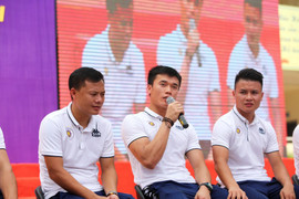 Thủ môn Bùi Tiến Dũng: Từng nhiều đêm khóc một mình, cân nhắc bỏ giấc mơ bóng đá