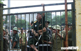 Tự xưng thương binh, quyết phá cổng VFF đòi vé xem Việt Nam vs Malaysia