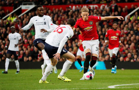 HLV Jurgen Klopp: 'MU chỉ biết đá phòng ngự'