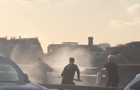 Kẻ khủng bố ở London đeo bom giả, người đi đường vẫn lao vào chiến đấu