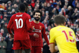 Salah ghi 2 bàn, Liverpool thắng trận thứ 16 sau 17 vòng Ngoại hạng Anh