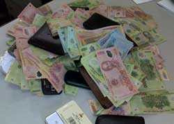 Con hiệu trưởng đánh bạc ở trường học giữa Thủ đô