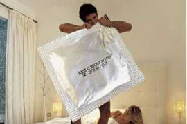 Phái mạnh thường dùng kích cỡ “áo mưa” lớn hơn thực tế