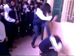 Clip nữ sinh đánh bạn: Đừng nói rằng cả xã hội bó tay!