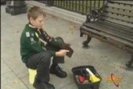 Cậu bé đánh giầy