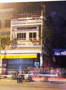 Giàn giáo chạm dây điện, 2 công nhân tử vong