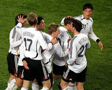 Đức - Argentina: Tango trong họng pháo