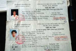 Khởi tố 2 bị can làm giấy tờ giả cơ quan Nhà nước