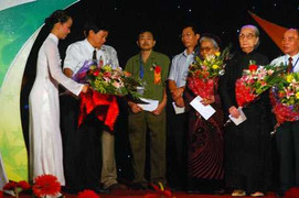 Xúc động với buổi lễ giao lưu 