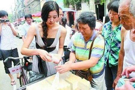 Cựu nữ sinh bán đậu phụ kiếm tiền phẫu thuật thẩm mĩ