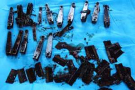 Nuốt 15 bấm móng tay và 30 lưỡi dao lam trong 1 tháng