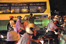 Khi công an áo xanh thành... CSGT bất đắc dĩ