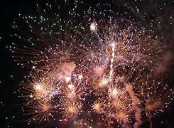 Trình diễn pháo hoa nghệ thuật trong đêm Đại lễ