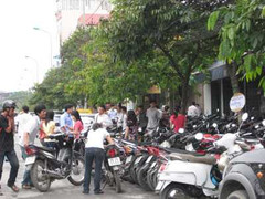 Giả danh dân phòng cướp của người đi đường