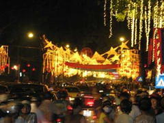 Đường vào quảng trường Ba Đình kẹt cứng vì... quá đẹp!