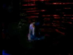 Làn sóng phản đối cô gái gây sốc ở hồ Gươm