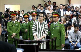 Bữa cơm tử tù và tiếng vỗ tay trong phiên tòa Đức Nghĩa