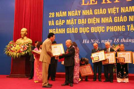 Gặp mặt nhà giáo ưu tú, nhà giáo nhân dân tại Hà Nội