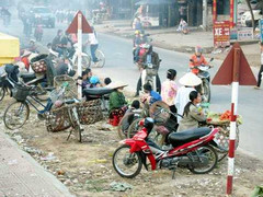 Đường người, người đi - chợ ta, ta họp