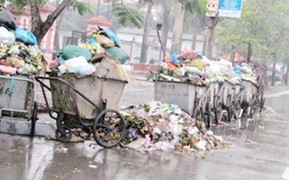 Người dân Tp. Vinh đón Tết chung với... rác thải?