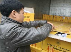 Phát hiện một DN sản xuất rượu Vodka Hà Nội giả cực lớn