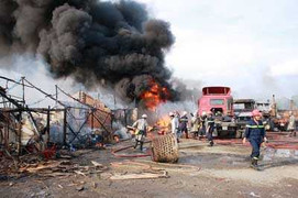 Hà Nội: Cháy xe container chở 500 bình nóng lạnh