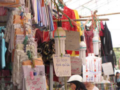 Có hội chợ nào... bôi bác thế này không?