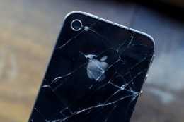 Apple hứng đơn kiện vì iPhone 4 vỡ kính