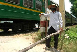 Anh em người gác chắn già và những chuyến tàu Tết