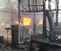 Cháy gara, 5 ôtô bị thiêu rụi, thiệt hại 6 tỷ đồng