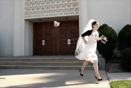 Cô dâu xinh đẹp chạy trốn trước ngày cưới