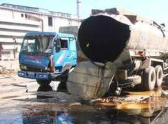 Xe bồn nổ tung như bom, 2 người thương vong