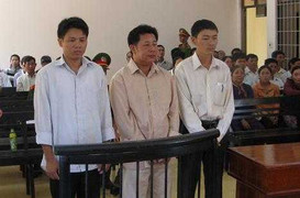 Rút ruột phí trồng rừng, 3 cán bộ lãnh 19 năm tù