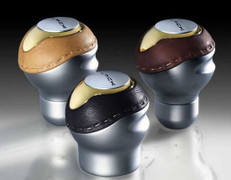 Tay nắm cần số dát vàng giá hơn 17 triệu đồng