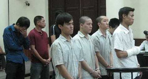 Hà Nội: Dùng súng giải quyết nợ nần trên phố