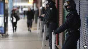 Chuyện hy hữu thời loạn: Mẹ bắt con đẻ nộp cho cảnh sát