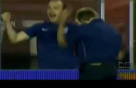 Học trò ghi bàn, Klinsmann boxing vào không khí