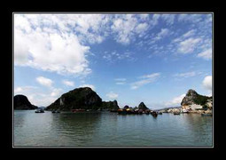 Tuyệt sắc cảng Cái Rồng giữa nắng trưa