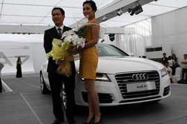 Hoa hậu Ngô Phương Lan chơi Audi A7, giá hơn 3 tỷ đồng