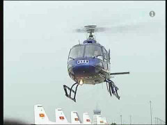 Màn trình diễn ấn tượng của Audi A7 và trực thăng