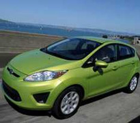 Lý Tiểu Nhiễm khả ái bên BYD S6