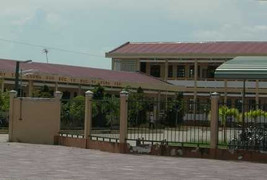 Bí thư xã chỉ đạo đoàn thể giáo dục con gái ruột