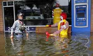 Video, ảnh: Trống trơn hàng hóa trong siêu thị Thái Lan