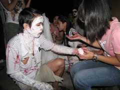 Dịch vụ vẽ mặt “nóng” trước đêm Halloween