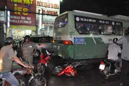 Xe buýt lấn tuyến, vượt ẩu cán một thiếu nữ